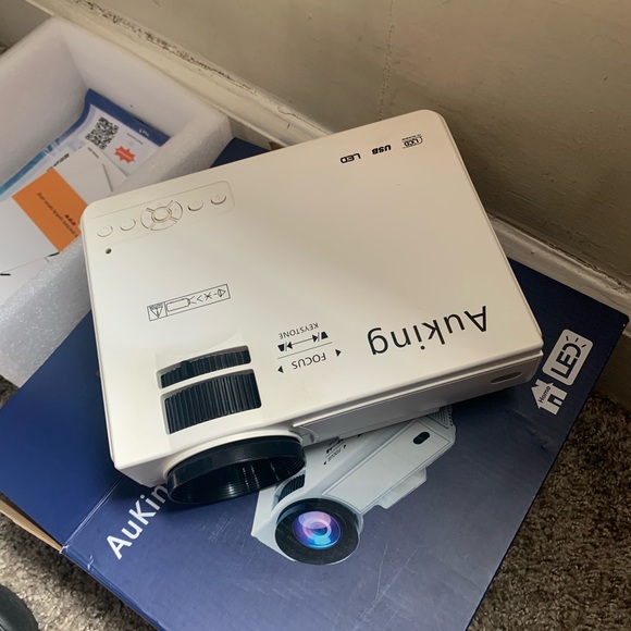 Projector - Picture 8 of 12